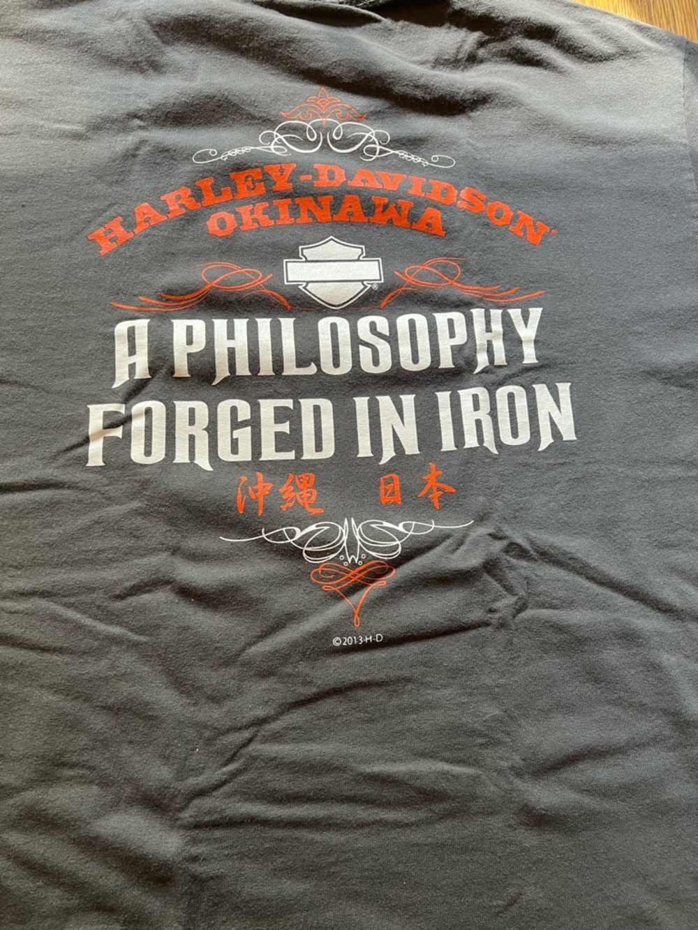Harley-Davidson Men’s Charcoal Tee with Cream Motorcycle Graphic - Picture 3 of 5